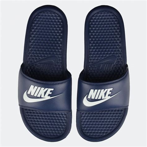 Nike Benassi .